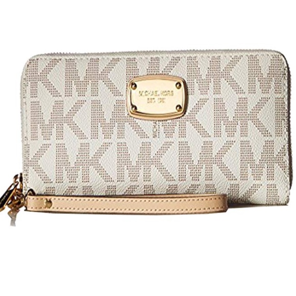 Michael Kors Handbags - NWT Michael Kors Jet Set Wallet